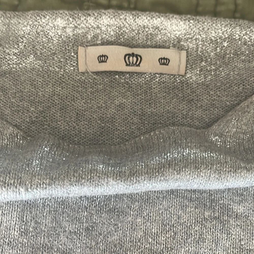 Dina Tricot NWOT silver coated back slit boat neck oversized sweater - Picture 2 of 7